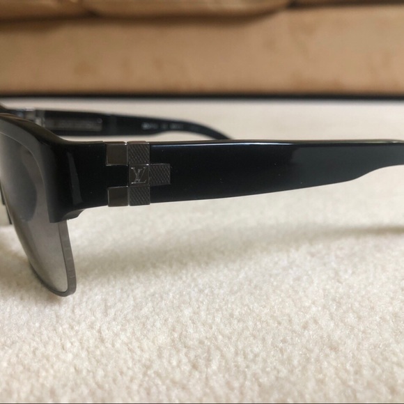 Louis Vuitton sunglasses for men - Picture 2 of 4